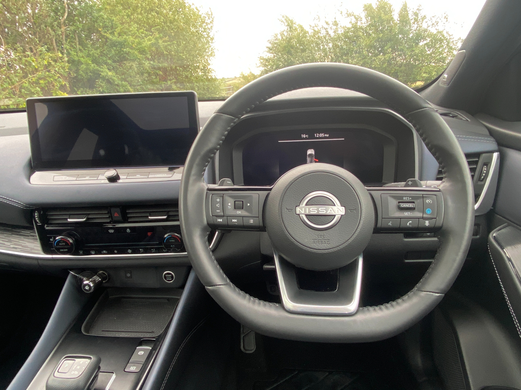 Nissan Qashqai Tekna Red #24