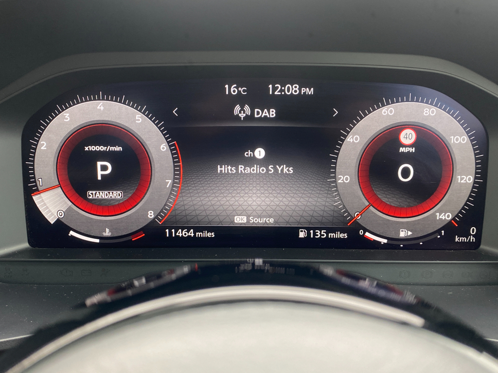 Nissan Qashqai Tekna Red #7
