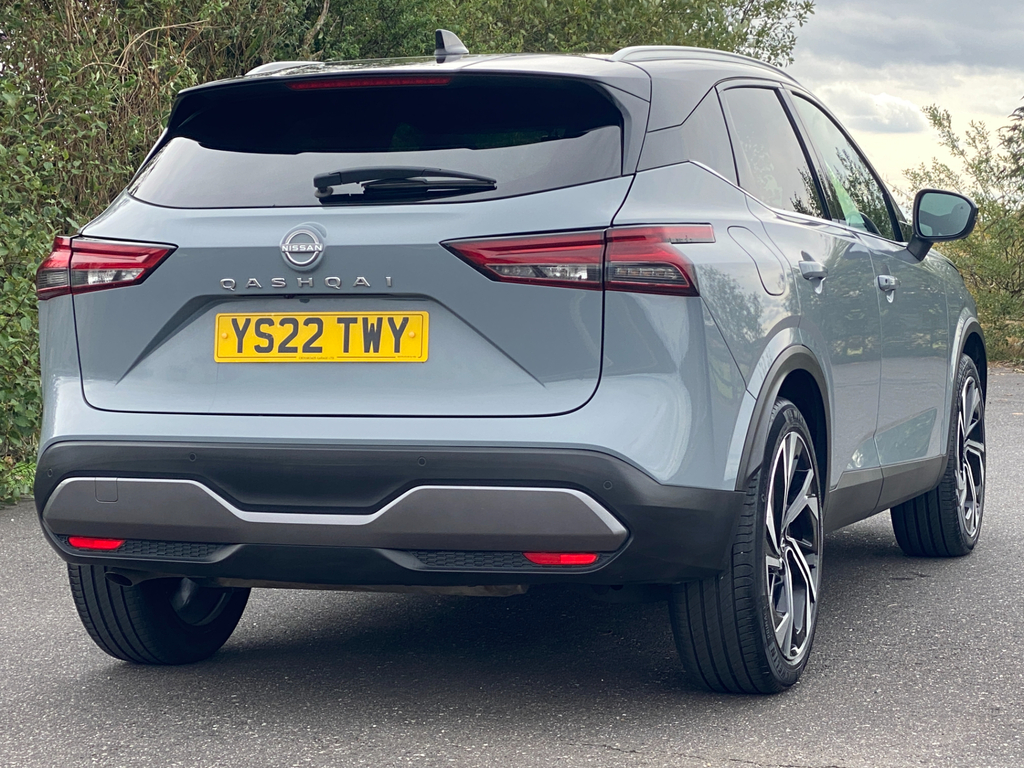 Nissan Qashqai Tekna Red #19