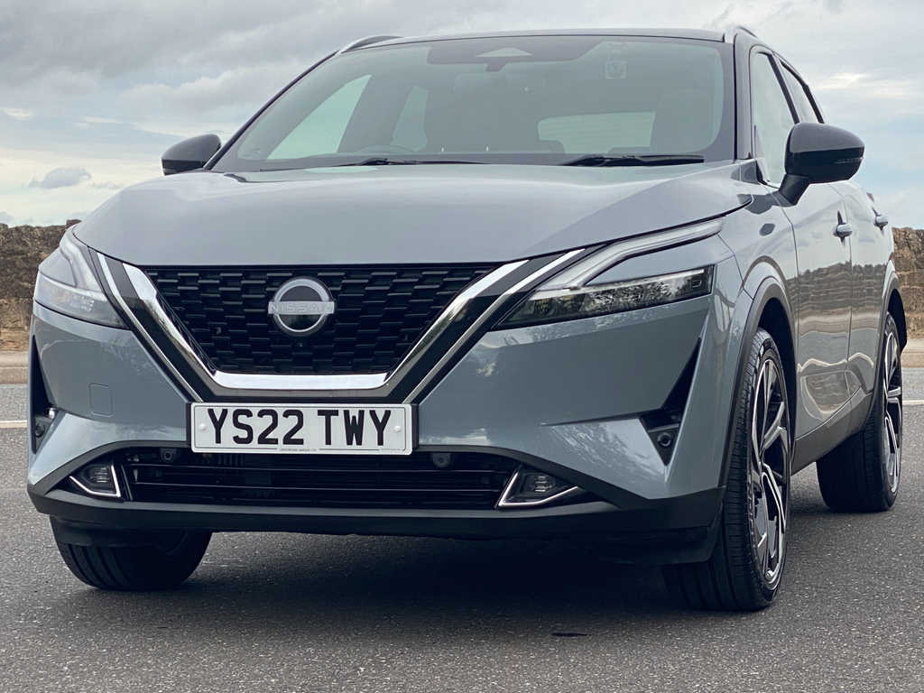 Nissan Qashqai Tekna Red #18