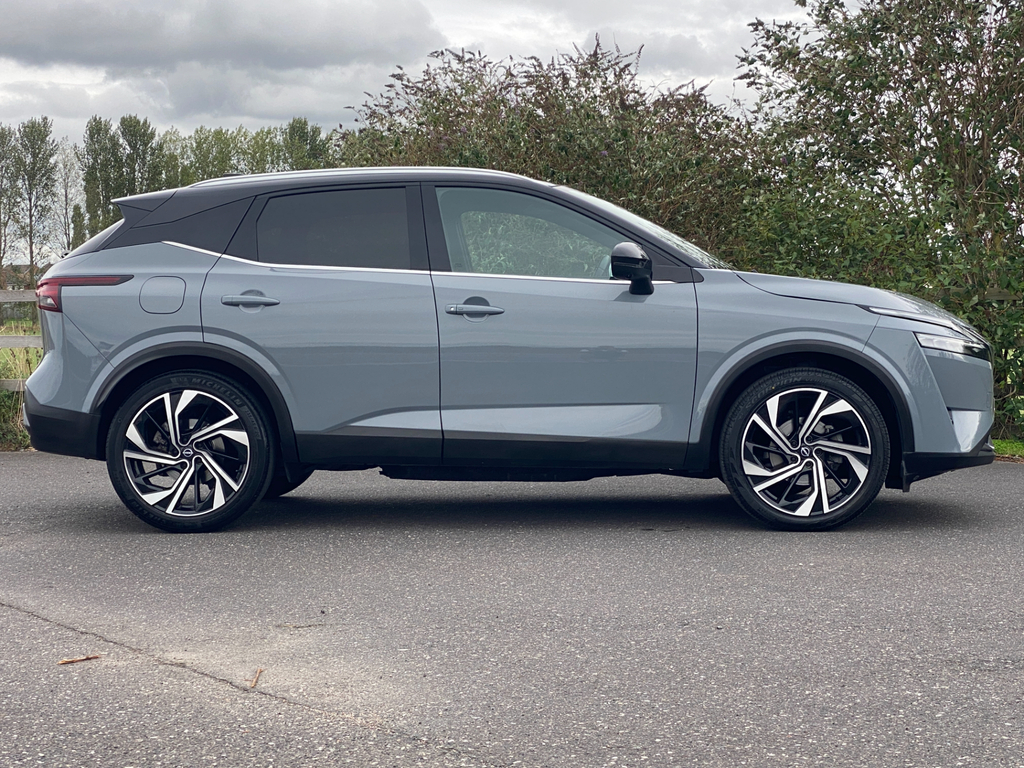 Nissan Qashqai Tekna Red #20