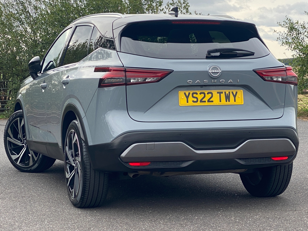 Nissan Qashqai Tekna Red #3