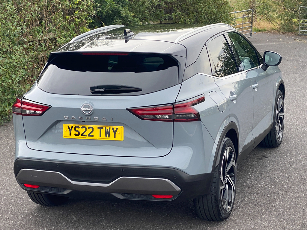 Nissan Qashqai Tekna Red #37