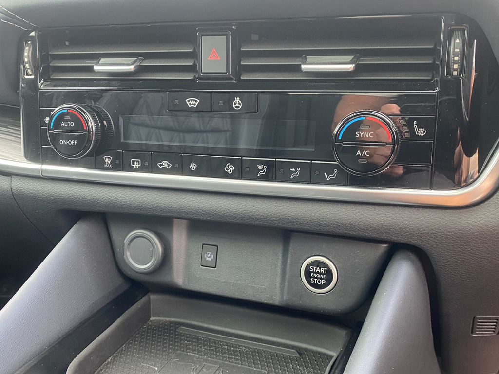 Nissan Qashqai Tekna Red #15