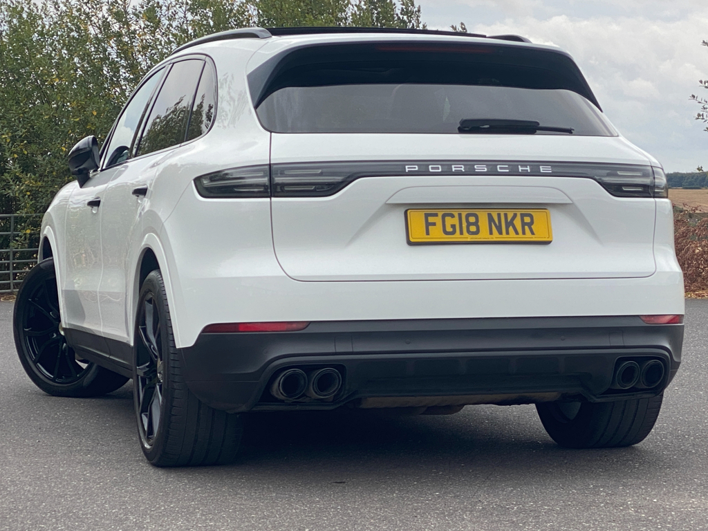 Porsche Cayenne Estate White #3