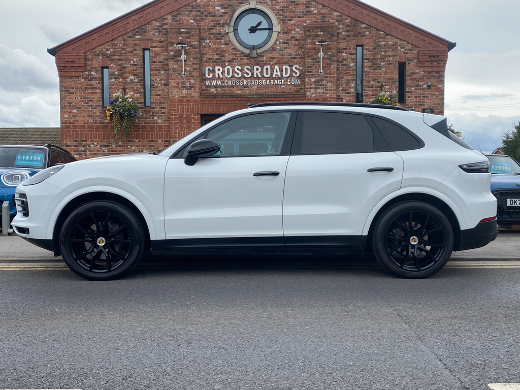 Porsche Cayenne Estate White #2