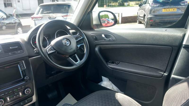 Skoda Yeti 1.2 Tsi 110 Se Drive Dsg White #3