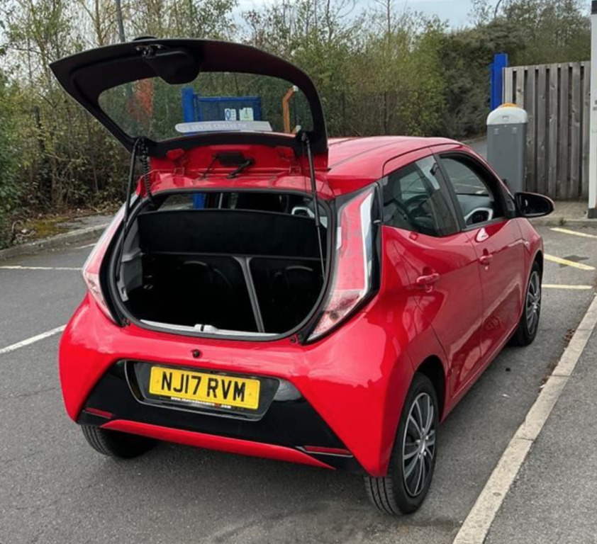 Toyota Aygo Toyota Aygo 2.0 Vvt-i X-play. Hatch. Red 20 Red #5