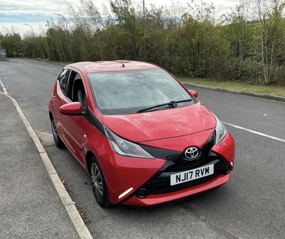 Toyota Aygo Toyota Aygo 2.0 Vvt-i X-play. Hatch. Red 20 Red