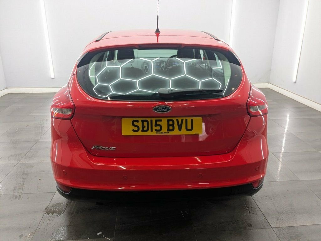 Ford Focus 1L Titanium Red #5