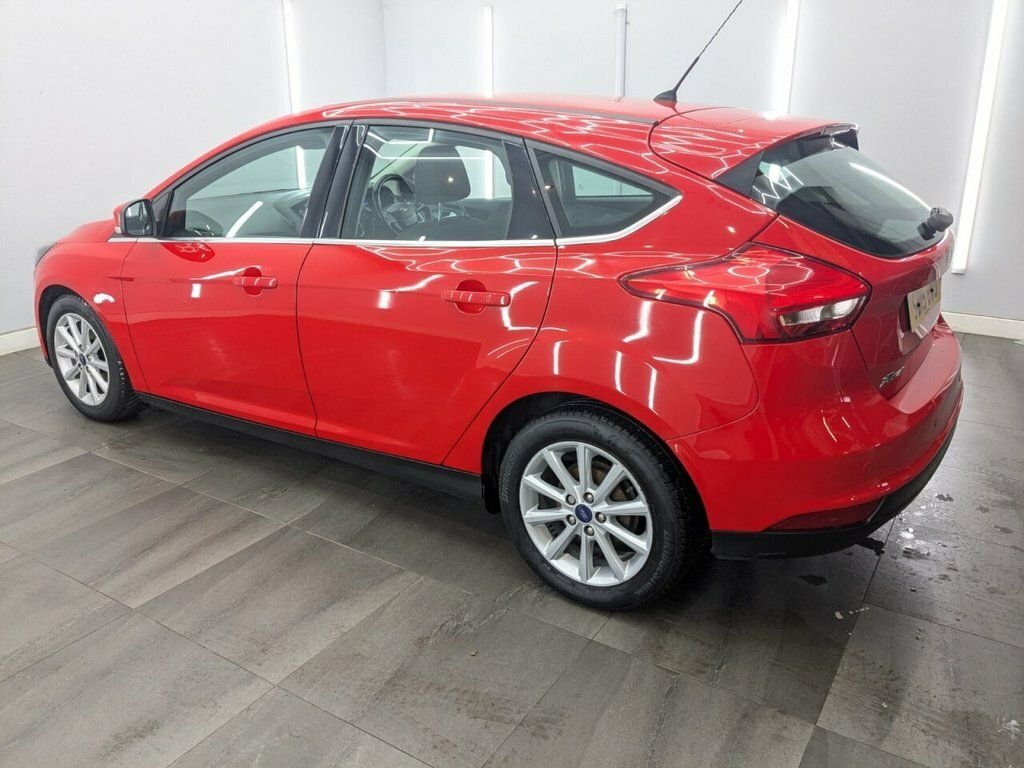 Ford Focus 1L Titanium Red #6