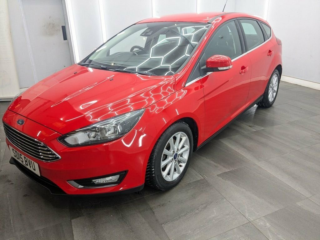Ford Focus 1L Titanium Red #3