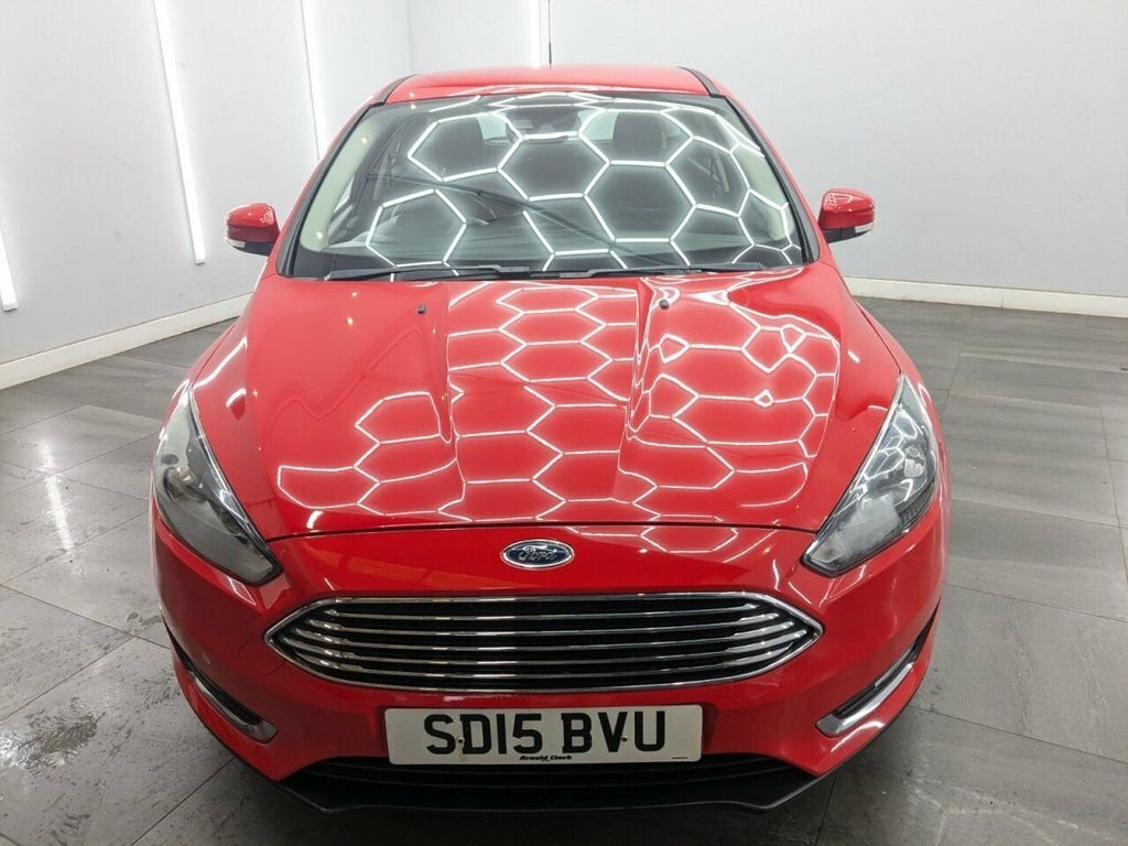Ford Focus 1L Titanium Red #2