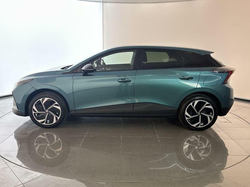MG MG4 64Kwh Premium Long Range Green #5