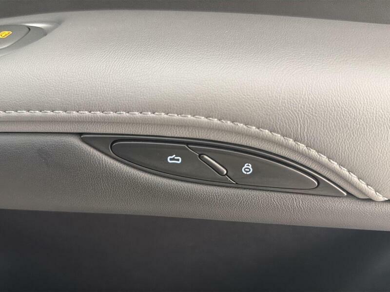MG IM6 553Kw Launch Edition 100Kwh Awd Blue #32