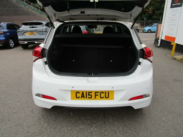 Hyundai I20 1.2 Blue Drive Se Red #11