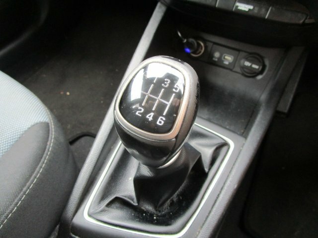 Hyundai I20 1.2 Blue Drive Se Red #17