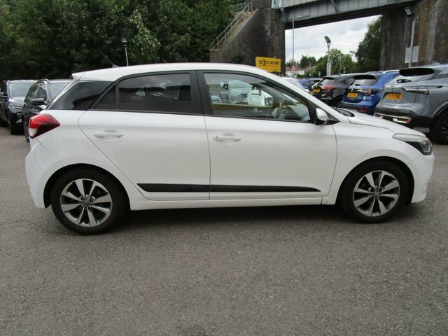 Hyundai I20 1.2 Blue Drive Se Red #8