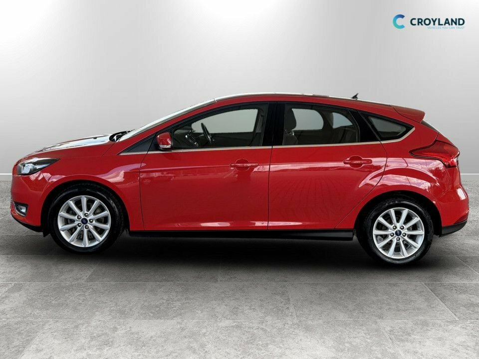 Ford Focus 1L Titanium KU67LFL Red #5
