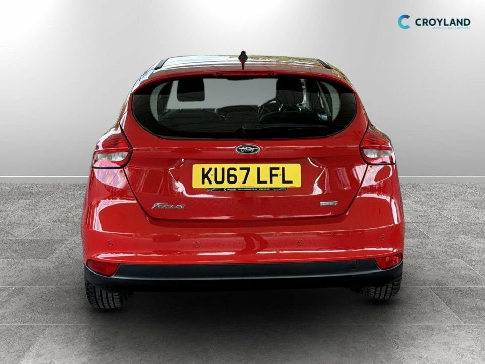 Ford Focus 1L Titanium KU67LFL Red #3