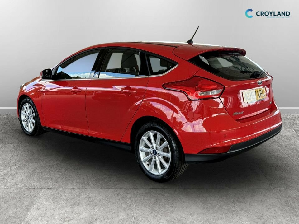 Ford Focus 1L Titanium KU67LFL Red #4