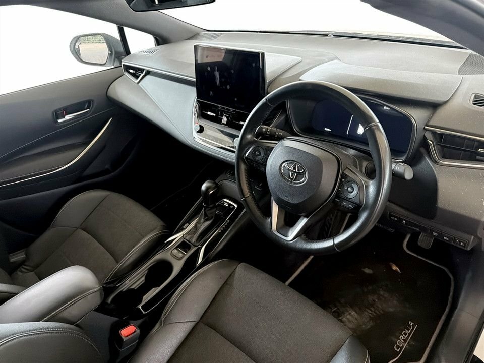 Toyota Corolla 1.8L Design FY73TLK White #5