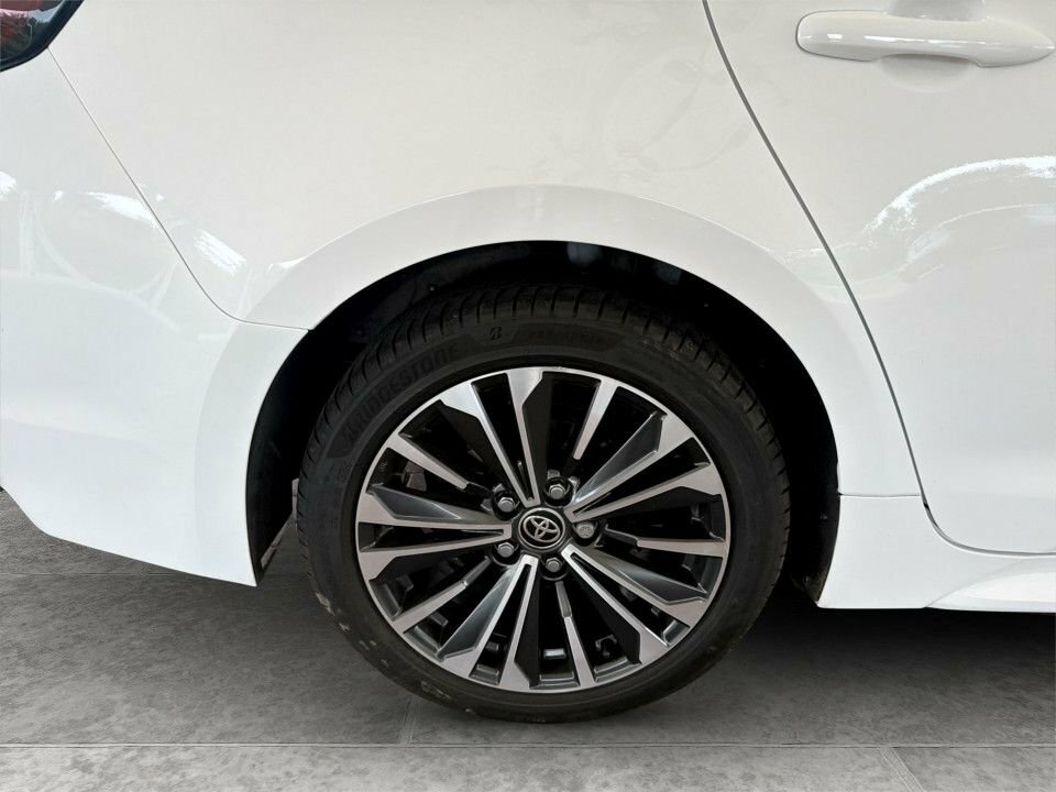 Toyota Corolla 1.8L Design FY73TLK White #4