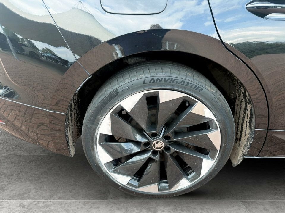 Skoda ENYAQ Suv Black #4