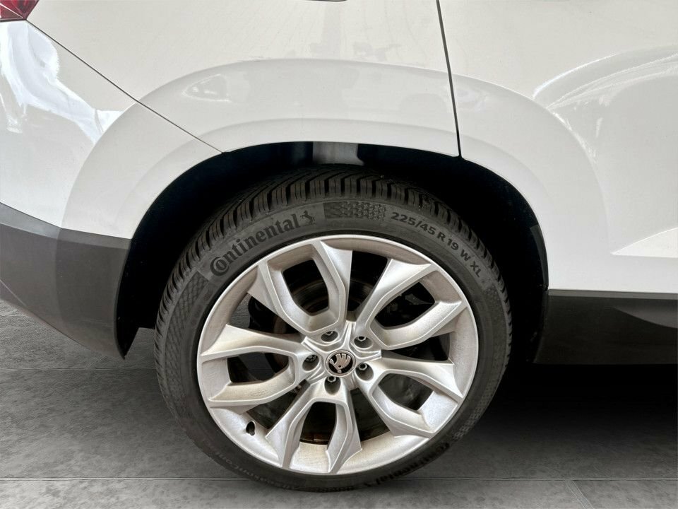 Skoda Karoq 2L Edition White #4