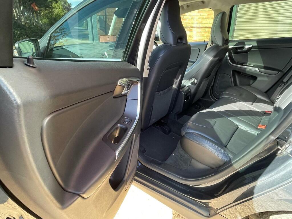 Volvo XC60 2.4 D4 Se Awd 161 Bhp White #12