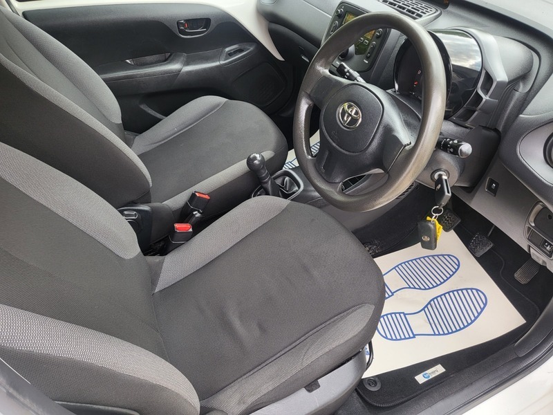Toyota Aygo Vvt-i X White #2