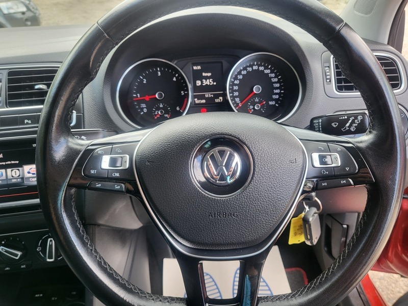 Volkswagen Polo 1.0 Bluemotion Red #10