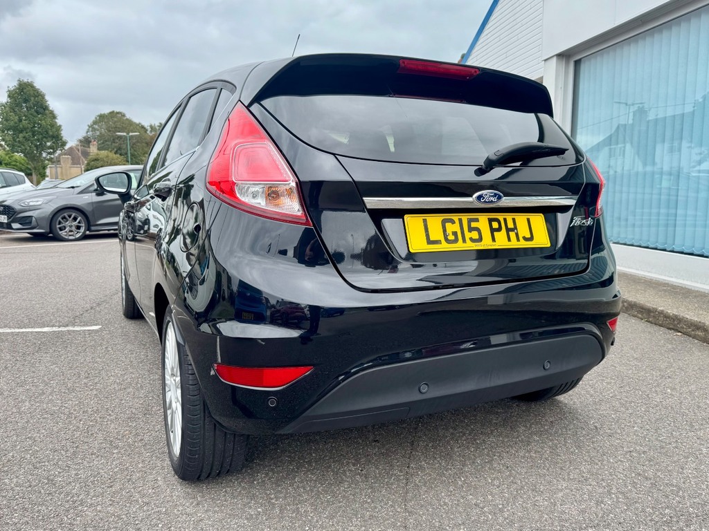 Ford Fiesta 1.6 Titanium Powershift Black #4