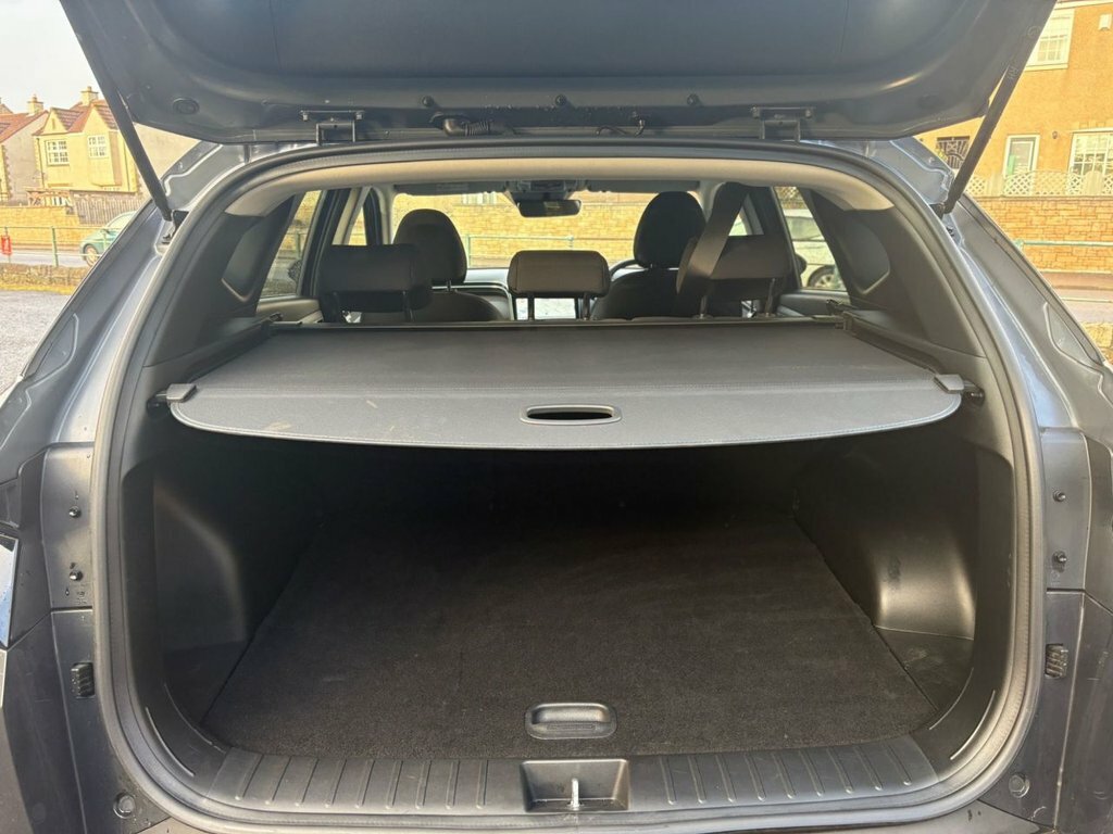 Hyundai Tucson Se Nav White #16