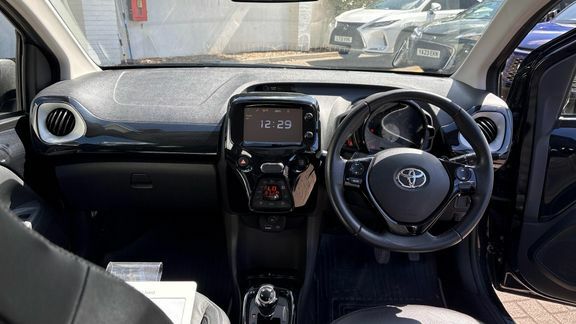 Toyota Aygo X X-clusiv 1.0 X-sft X-prem Black #6
