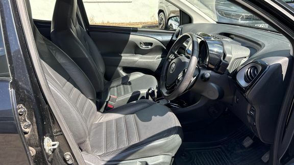 Toyota Aygo X X-pression Silver #12