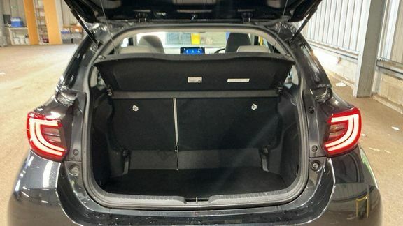 Toyota Yaris Excel White #7