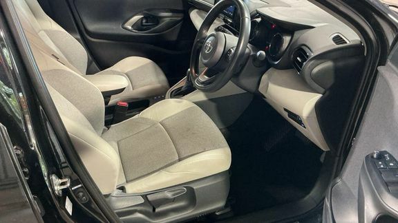 Toyota Yaris Excel White #9