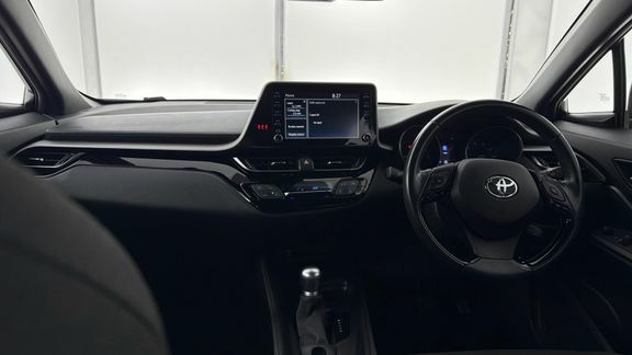 Toyota C-Hr Icon 1.8 White #6