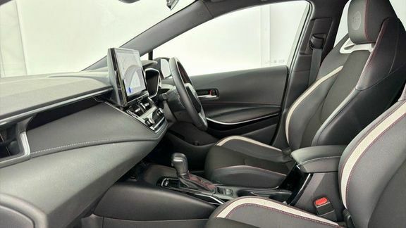 Toyota Corolla Gr Sport 1.8 Hb Bi-tone #5