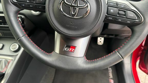 Toyota Yaris Icon White #35