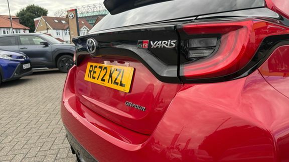Toyota Yaris Icon White #34