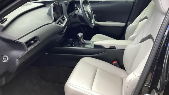 Lexus UX F Sport Design Black #6