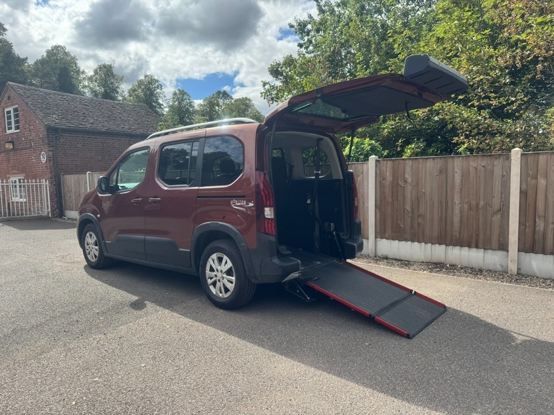 Peugeot Rifter 1.5 Bluehdi Allure Standard Brown #2