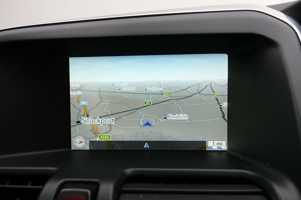 Volvo XC60 2L R-design Lux Nav LP66UOY Silver #2