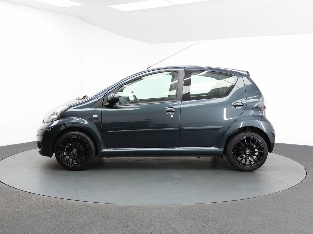Toyota Aygo 1L Ice Green #5