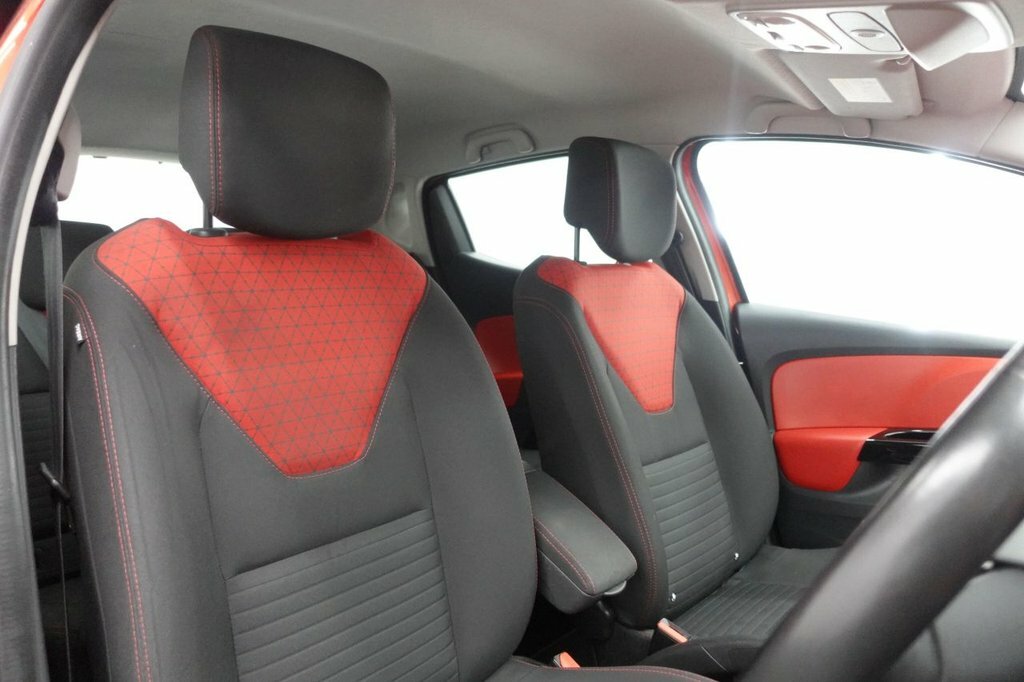 Renault Clio 1.5L Dynamique S Medianav Red