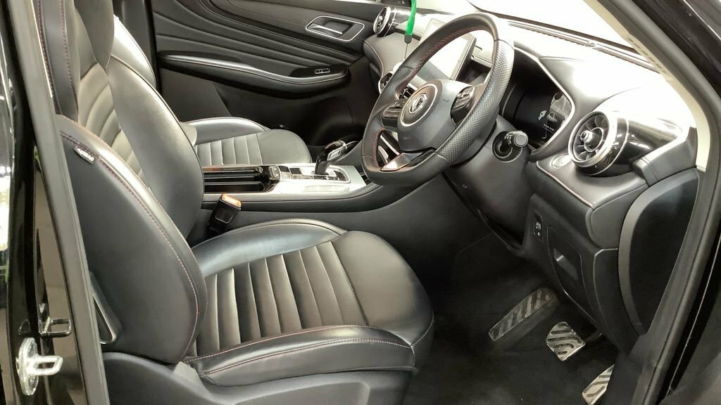 MG HS 1.5L Trophy Black #2