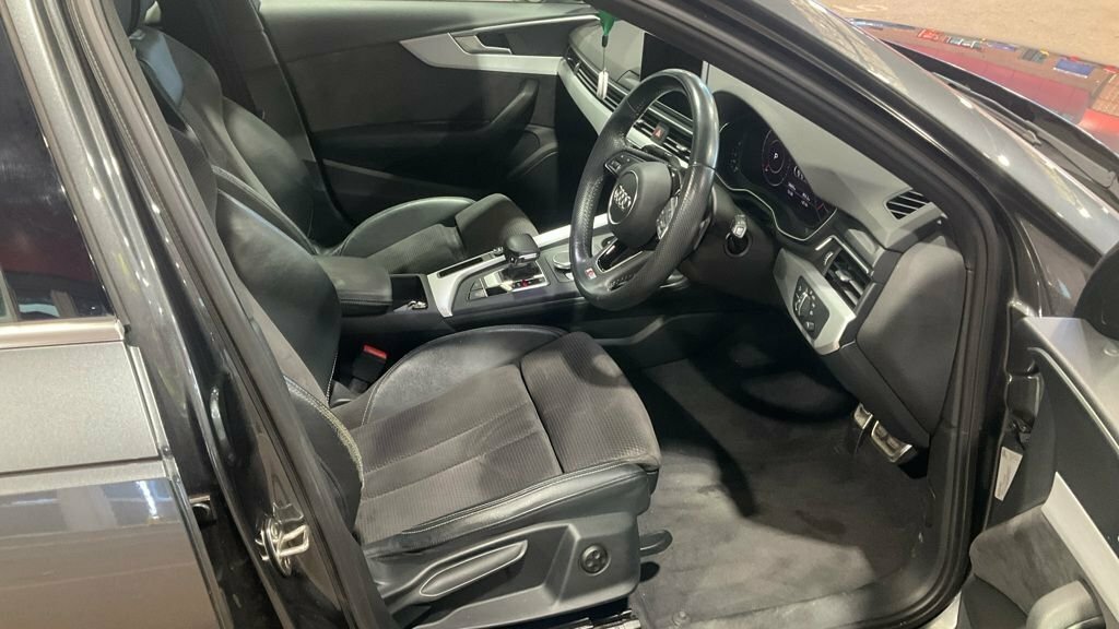 Audi A4 Avant 2L S Line Grey #2