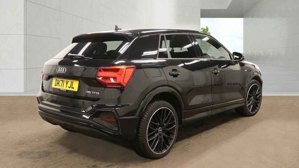 Audi Q2 1.5L Black Edition Black #4